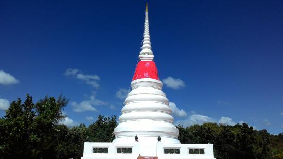 Phra Chedi Klang Nam